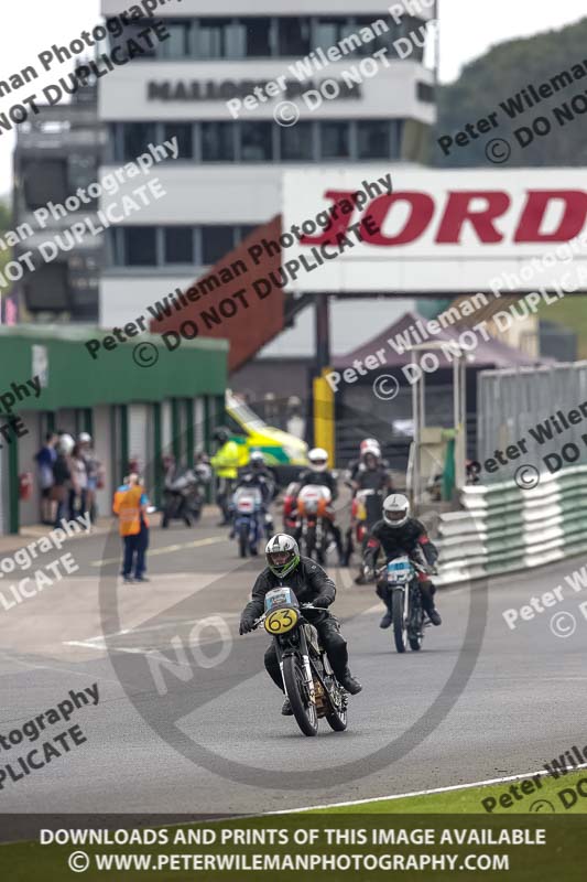 Vintage motorcycle club;eventdigitalimages;mallory park;mallory park trackday photographs;no limits trackdays;peter wileman photography;trackday digital images;trackday photos;vmcc festival 1000 bikes photographs